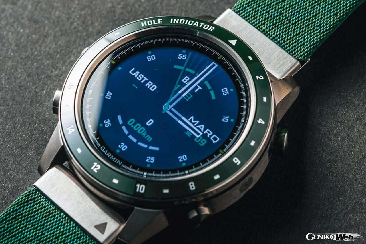 46mmの視認性に優れるサイジングがまたいい。セラミックベゼルには1〜18ホールまでカウントできるホールカウンターを装備。ゴルファーにとって非常に便利な機能だ。