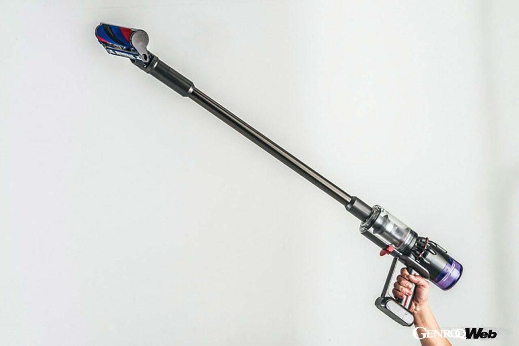 1.5kgと超軽量なので、片腕で本体を持ち上げることも容易だ。高い場所の掃除も苦になることはないだろう。連続稼働時間は約20分だが、必要十分だ。