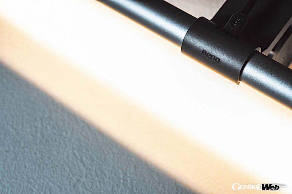 2700Kの暖かみのある光や6500Kのホワイト光など8種類の色温度を自在に選ぶことができる。夜の作業時は暖かみのある光、昼間は自然光など好みに設定できるのが嬉しい。