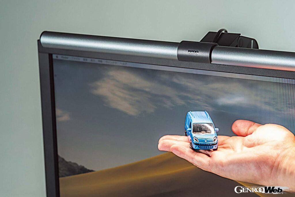 色温度が異なる2種類の白色LEDを使用するため演色性能が極めて高い。小物などの撮影にも非常に向いている。