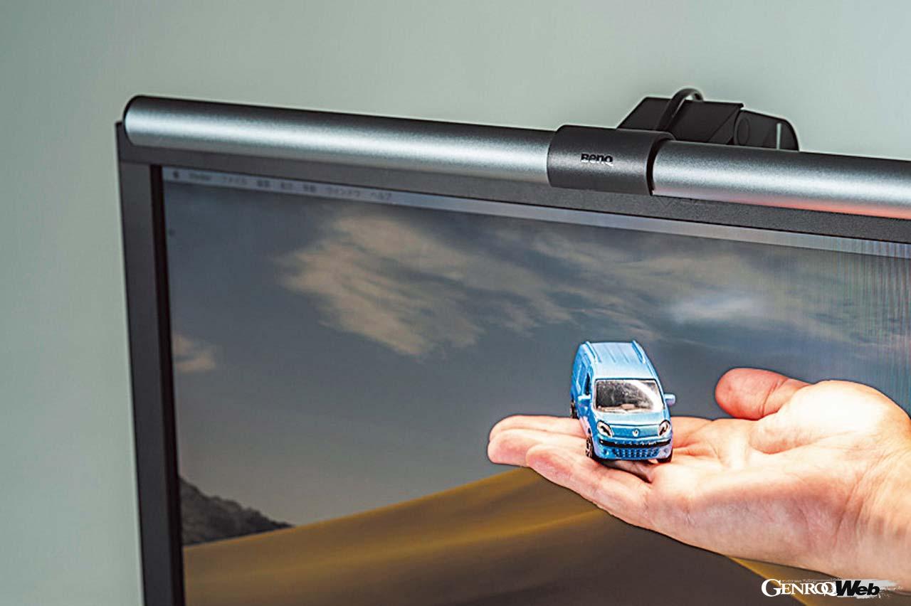 色温度が異なる2種類の白色LEDを使用するため演色性能が極めて高い。小物などの撮影にも非常に向いている。