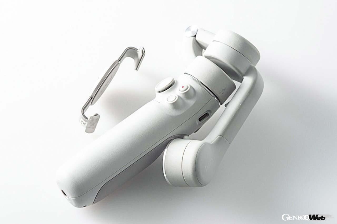 柔軟性と耐久性に優れたメタルジョイントを採用。ギリシャ建築にインスパイアされたアテネグレーと夕暮れの淡い色合いを再現したサンセットホワイトの2カラーが用意される。