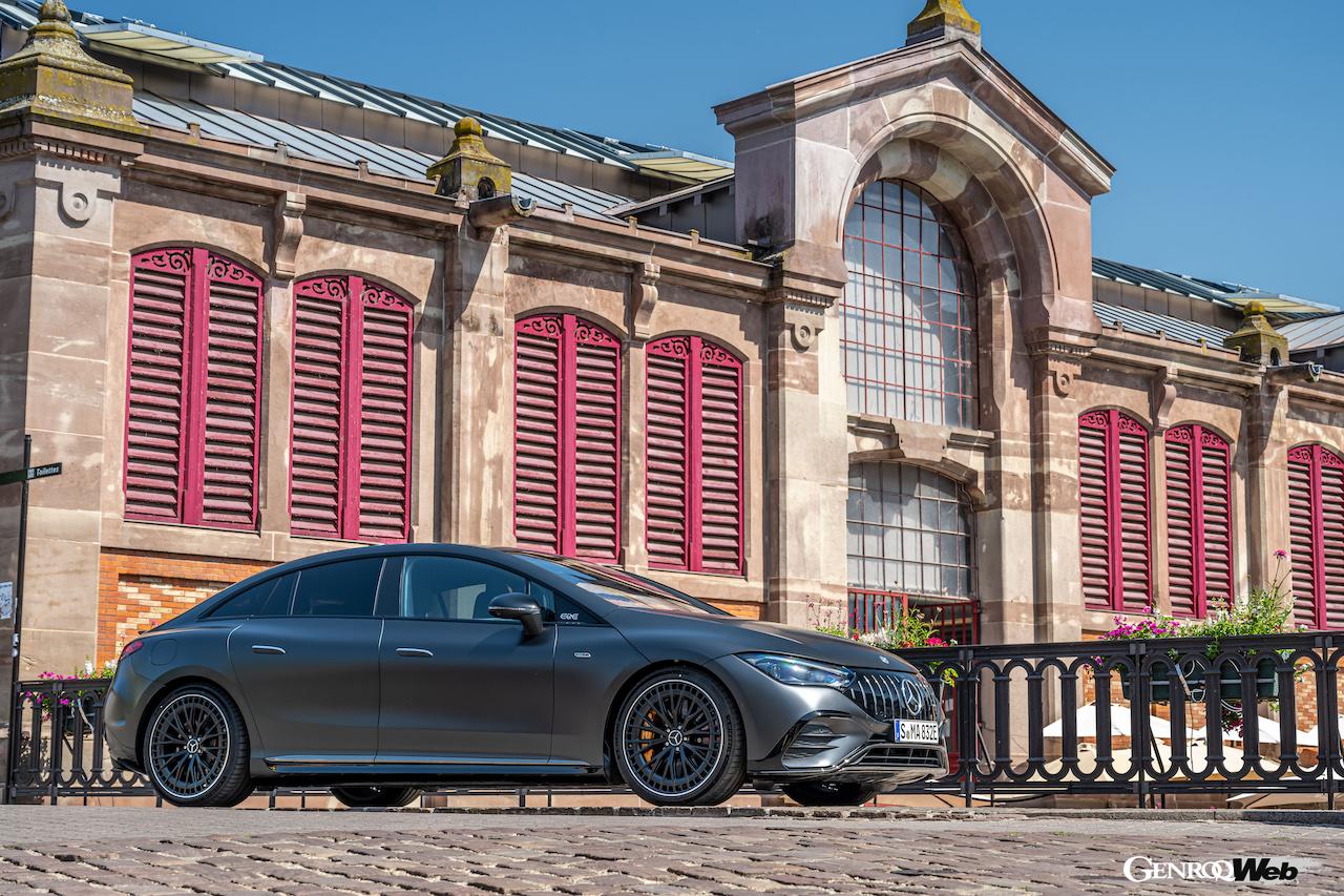 メルセデスAMG EQE 53 4MATIC＋のフロントビュー