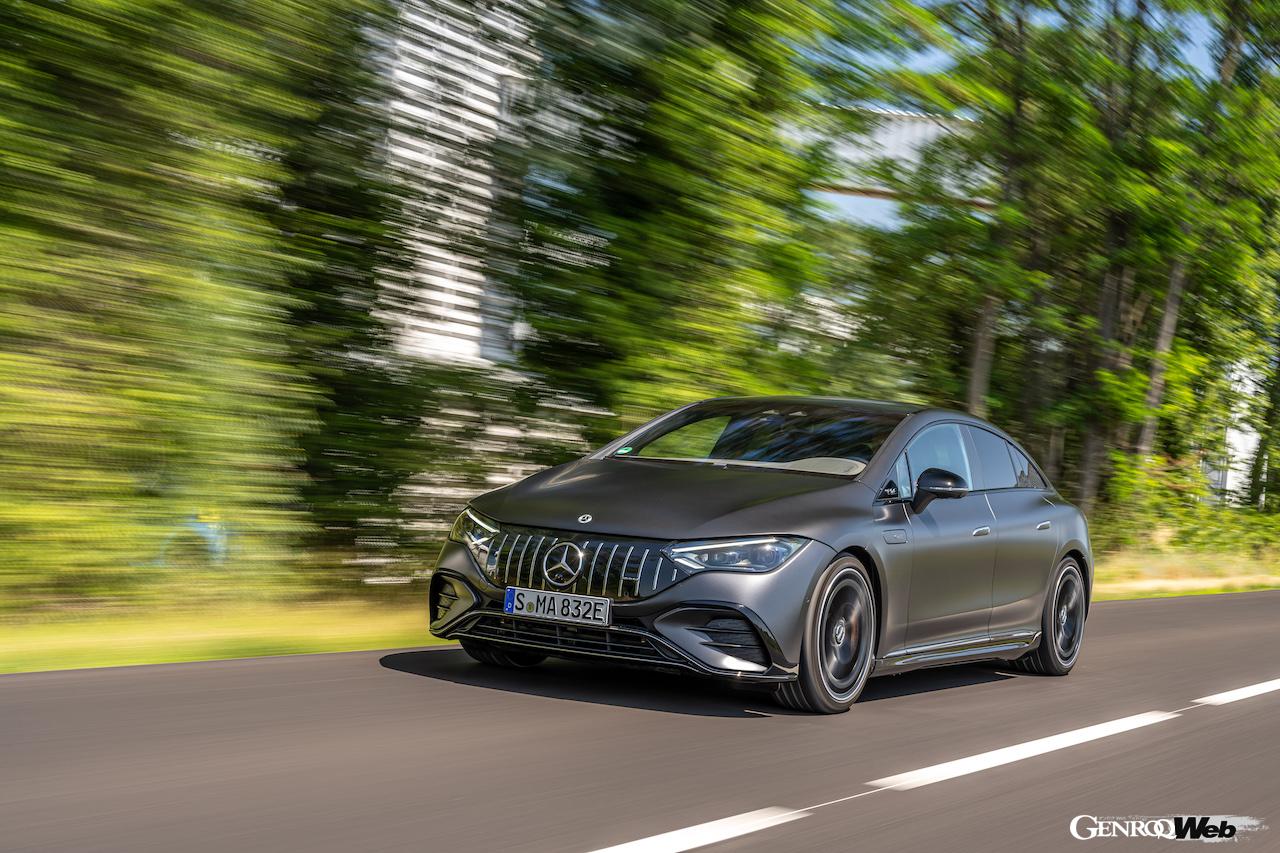 メルセデスAMG EQE 53 4MATIC＋のフロントビュー