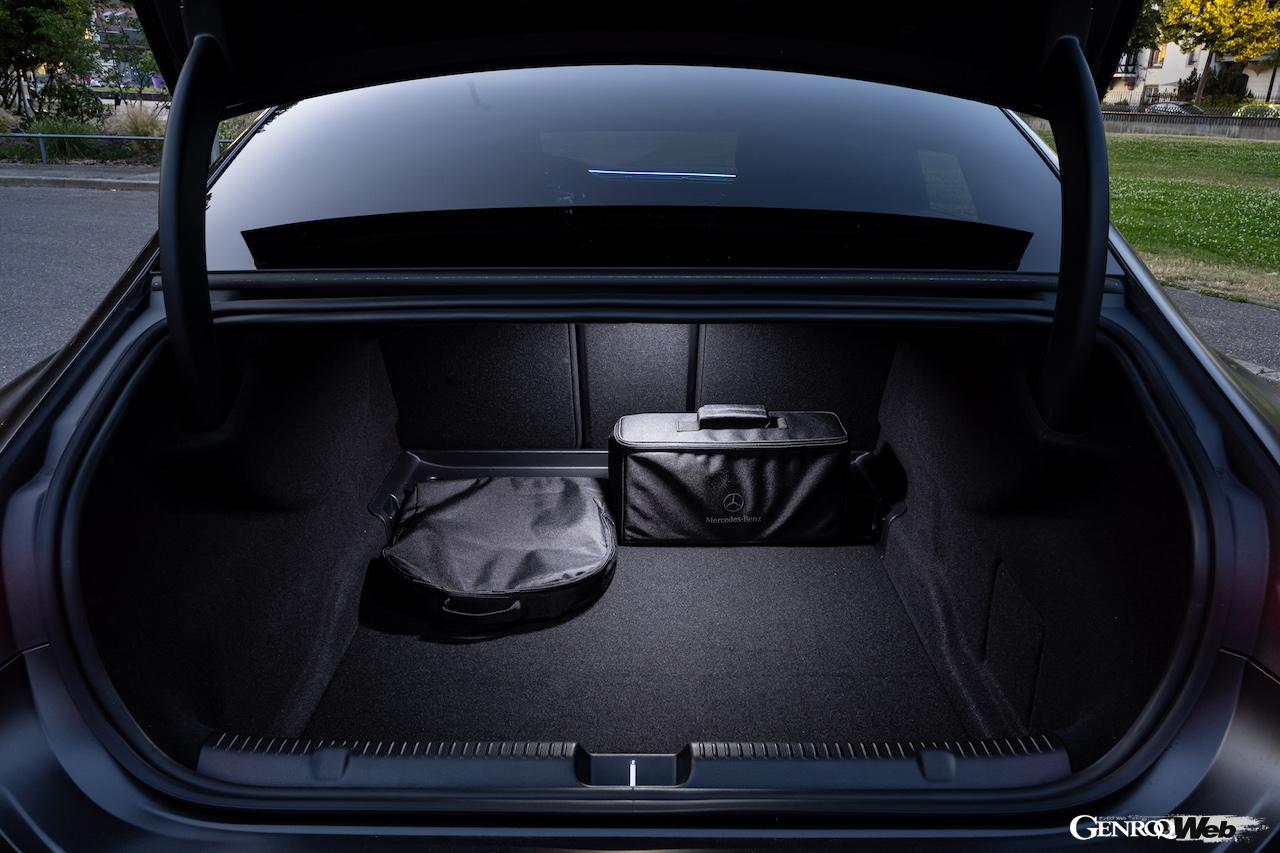 メルセデスAMG EQE 53 4MATIC＋のラゲッジコンパートメント