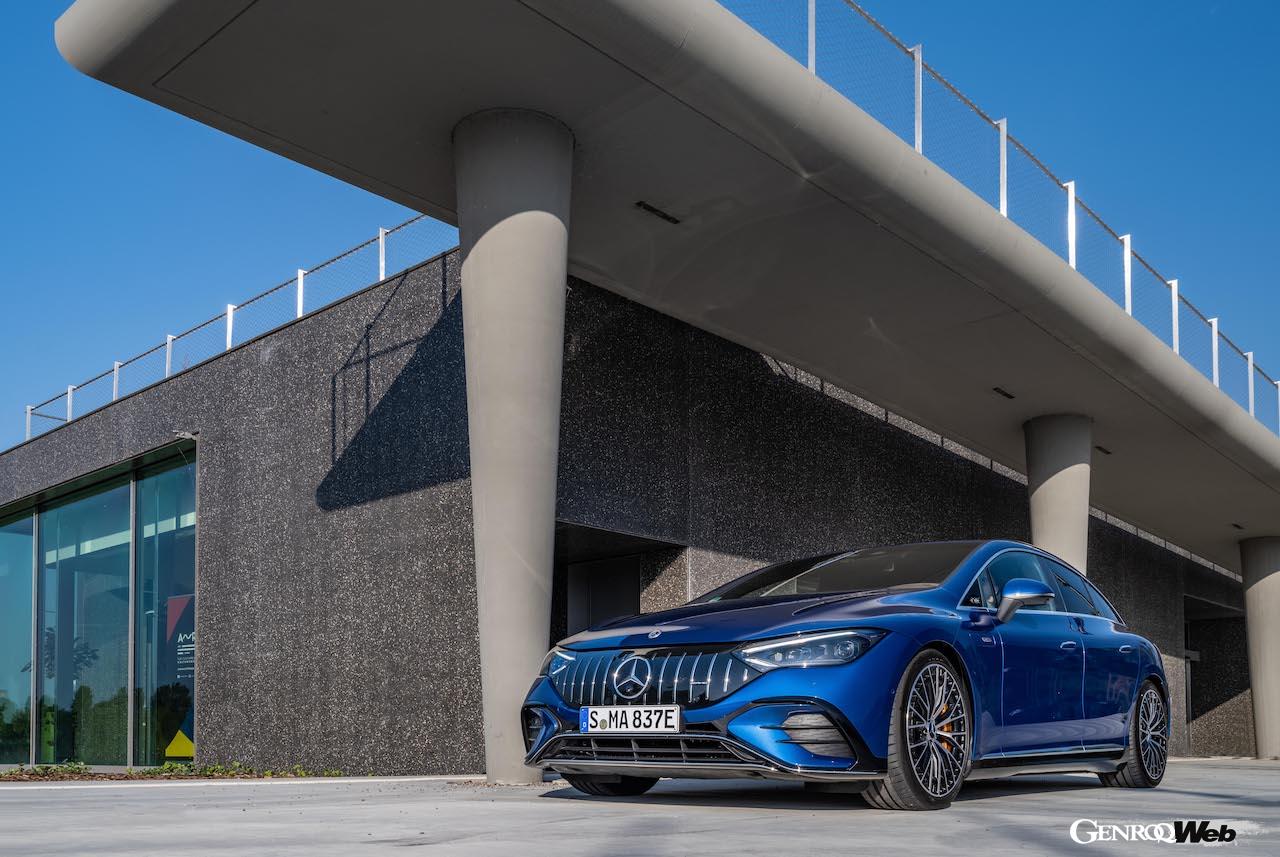 メルセデスAMG EQE 53 4MATIC＋のフロントビュー