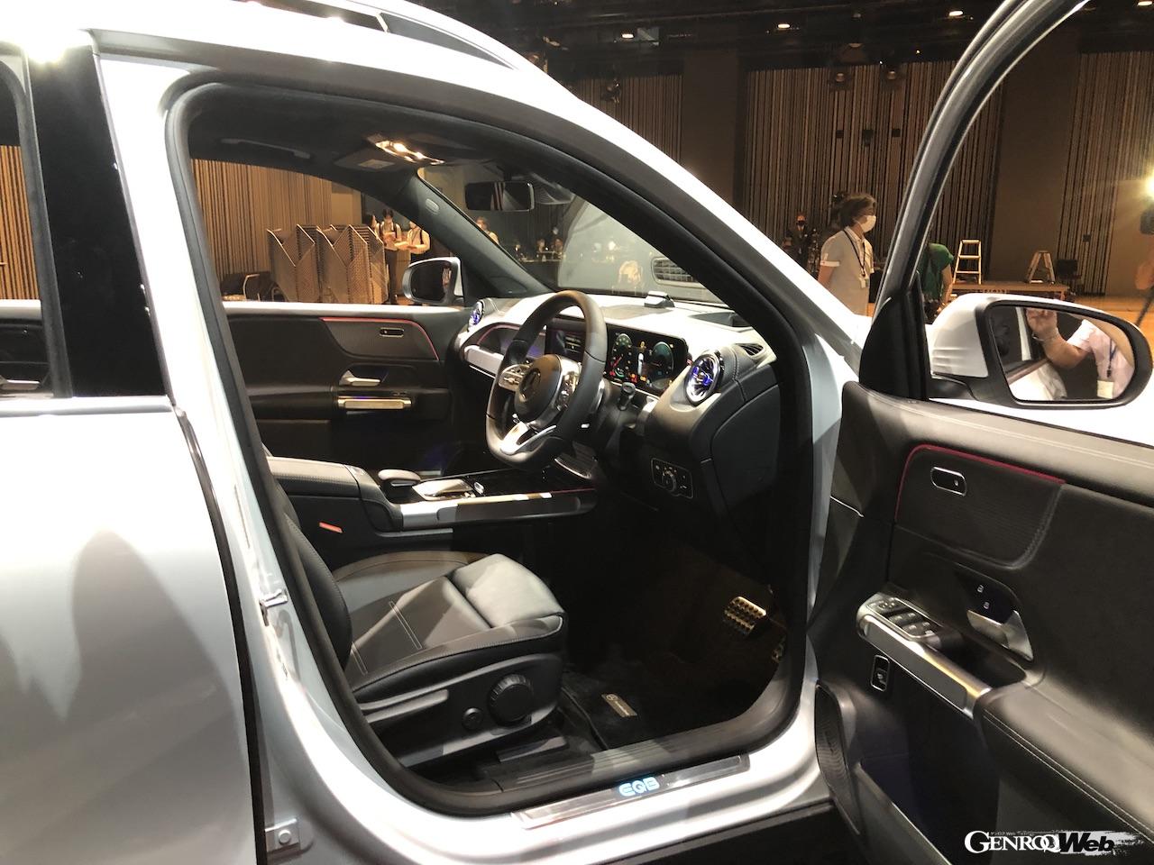 メルセデス・ベンツEQBの発表会の様子。コクピット