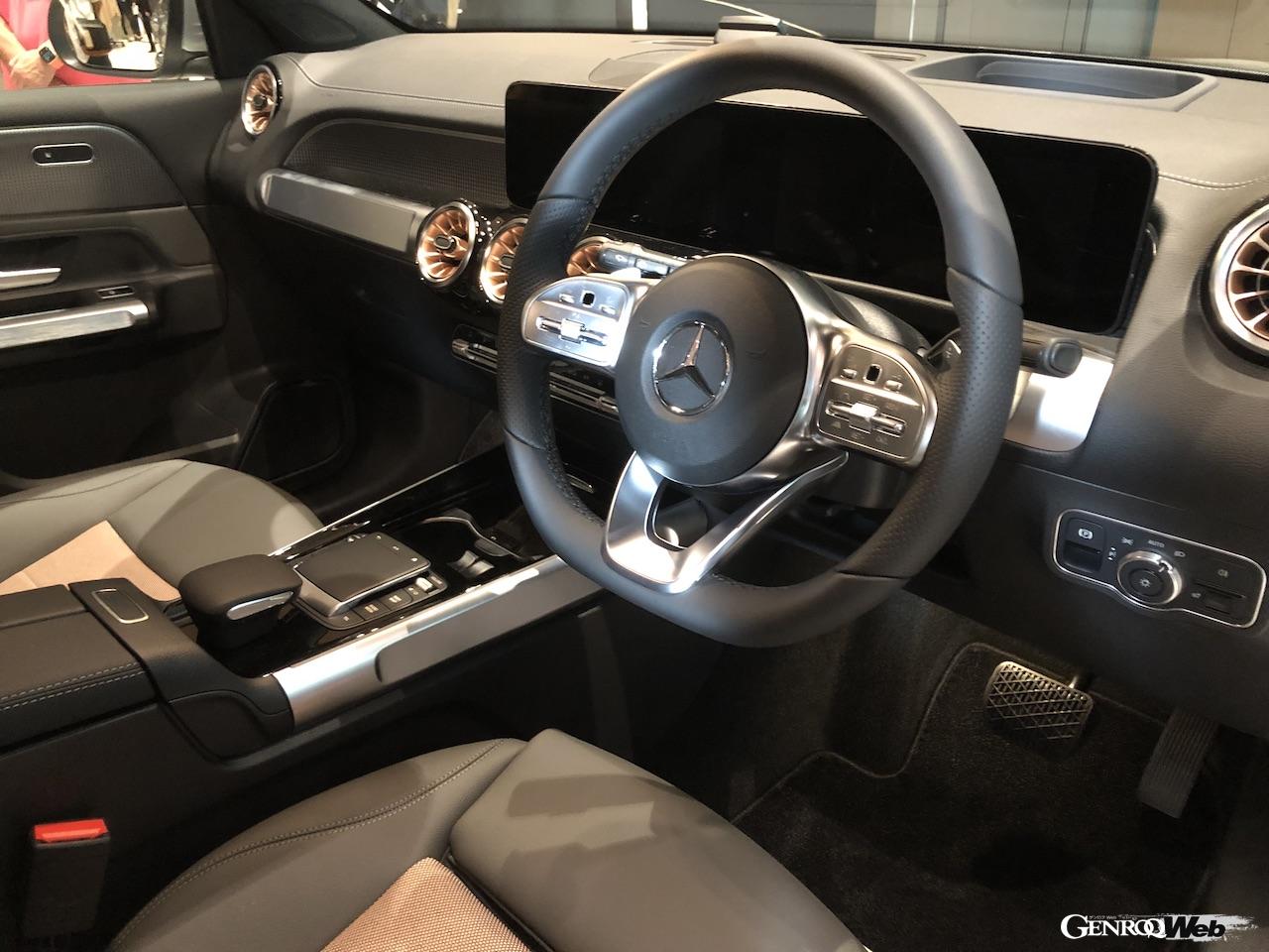 メルセデス・ベンツEQBの発表会の様子。コクピット