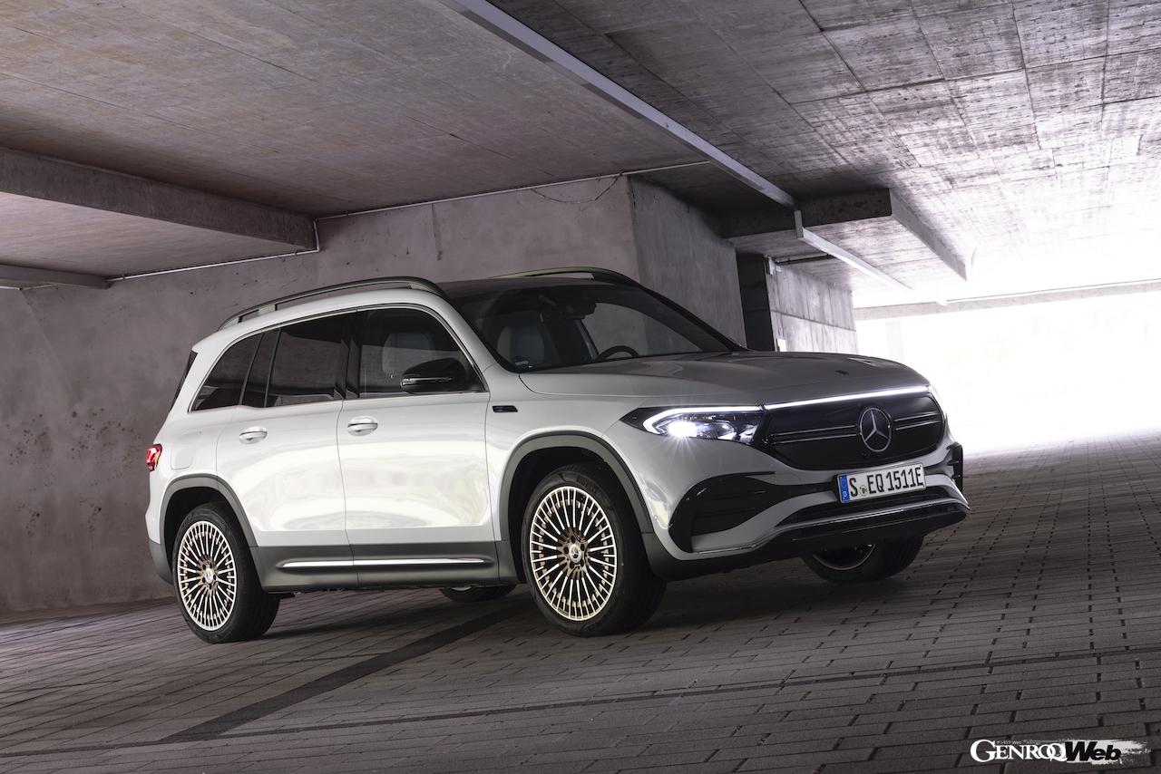 メルセデス・ベンツ EQB（欧州仕様）のフロントビュー