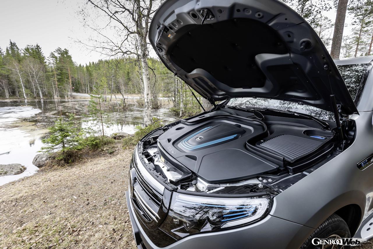 メルセデス・ベンツ EQCのボンネット