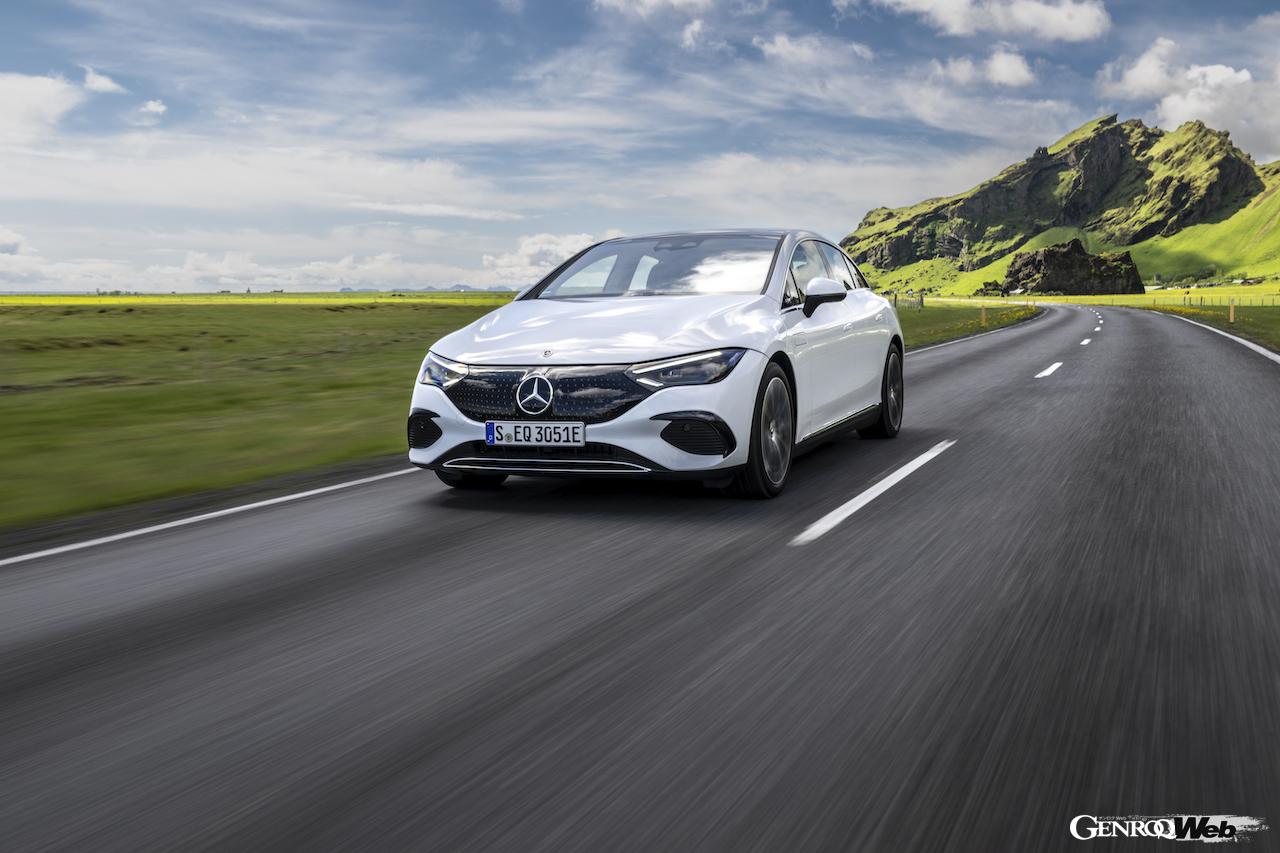 メルセデス・ベンツEQEのフロントビュー