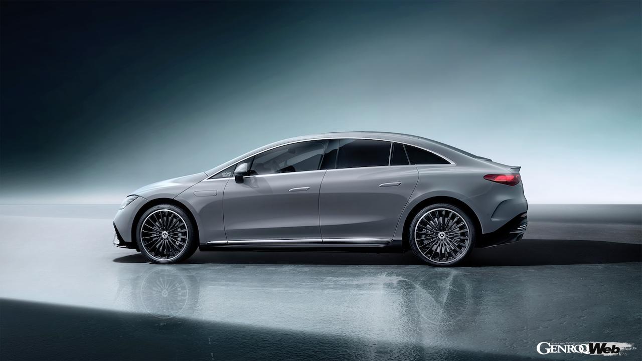 メルセデス・ベンツEQEのサイドビュー