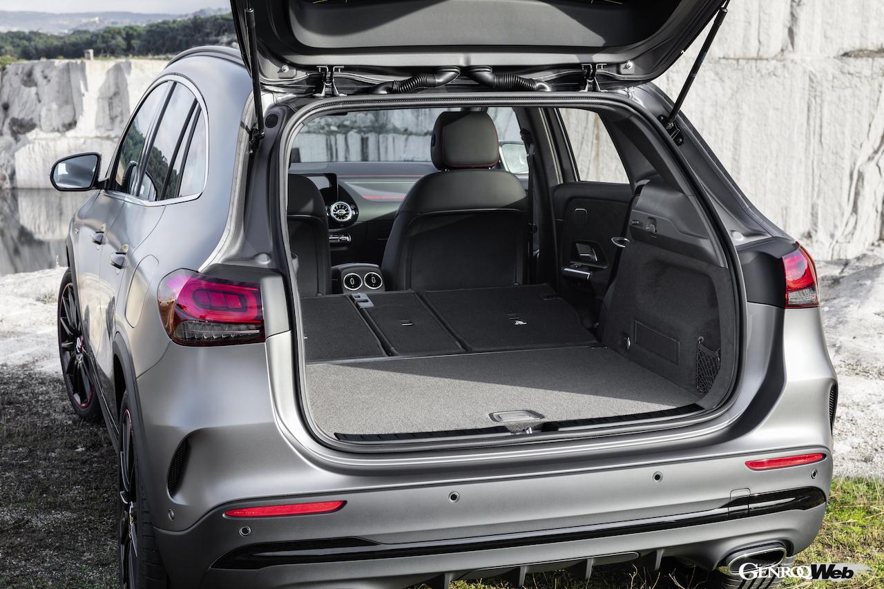 メルセデス・ベンツ GLAのラゲッジコンパートメント