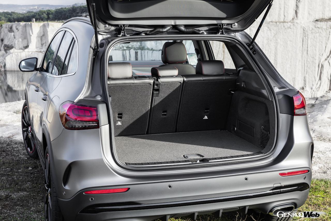 メルセデス・ベンツ GLAのラゲッジコンパートメント