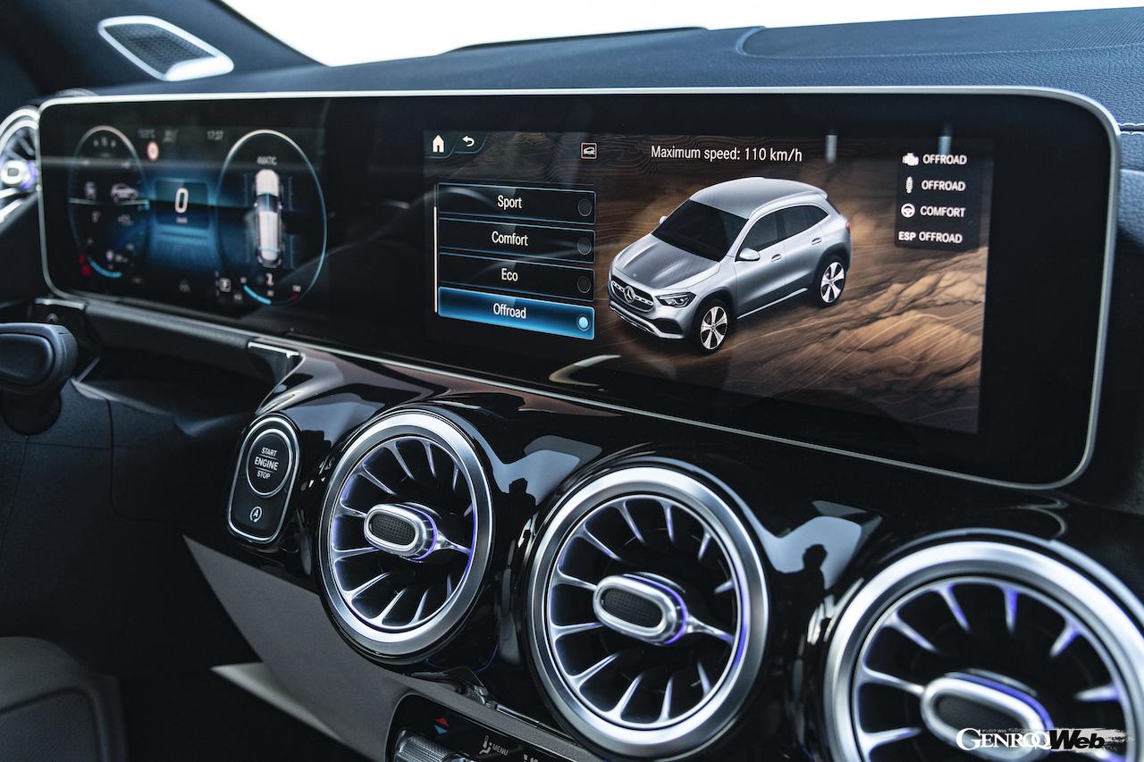 メルセデス・ベンツ GLAのセンターディスプレイとルーバー