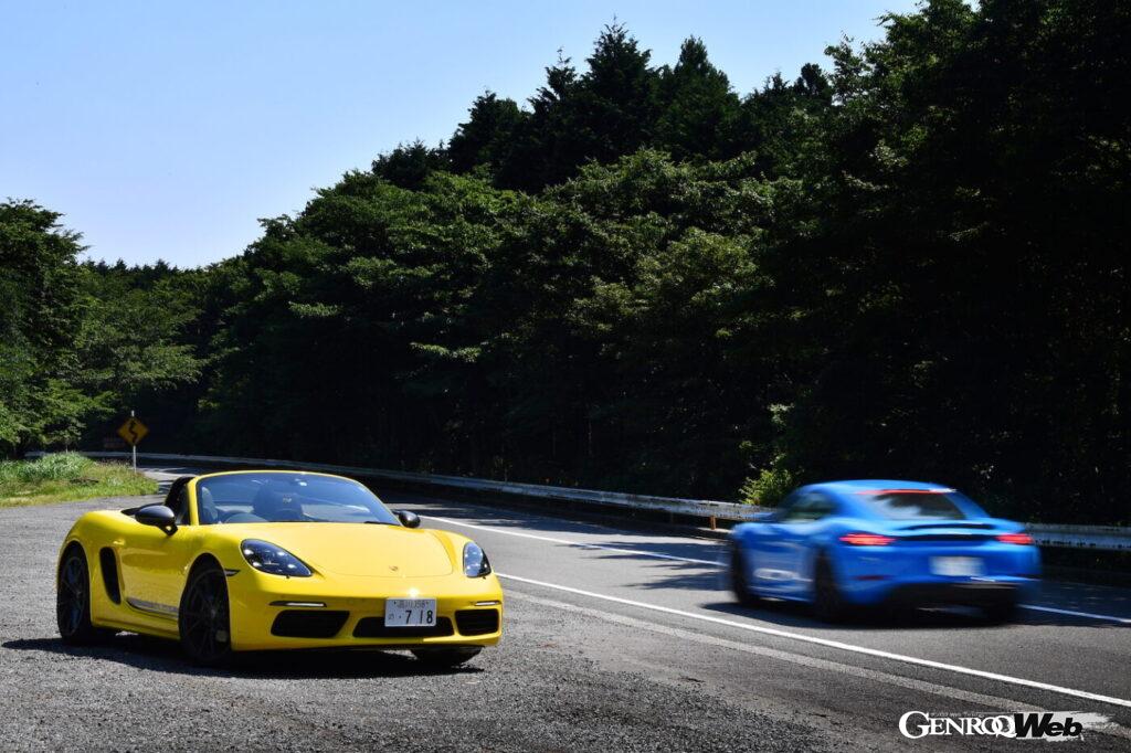 ボクスターT（左）とケイマンGTS4.0。