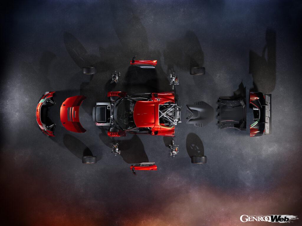 駆動系も刷新され、軽量コンパクトな6速シーケンシャルギヤボックが新たに開発された。シフト操作はステアリング上のパドルで行う。