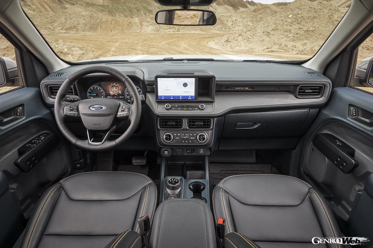 ブラックオニキスのシートに「TREMOR」のロゴが入れられた他、トレマーのイメージカラーのオレンジのアクセントが加えられている。