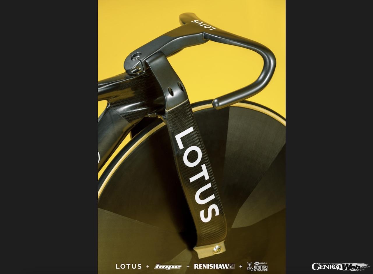 今回、コモンウェルスゲームでイングランドチームが使用したバイクは、ロータス・エンジニアリングのテクニカルサービス部門が、ホープと共同開発した。