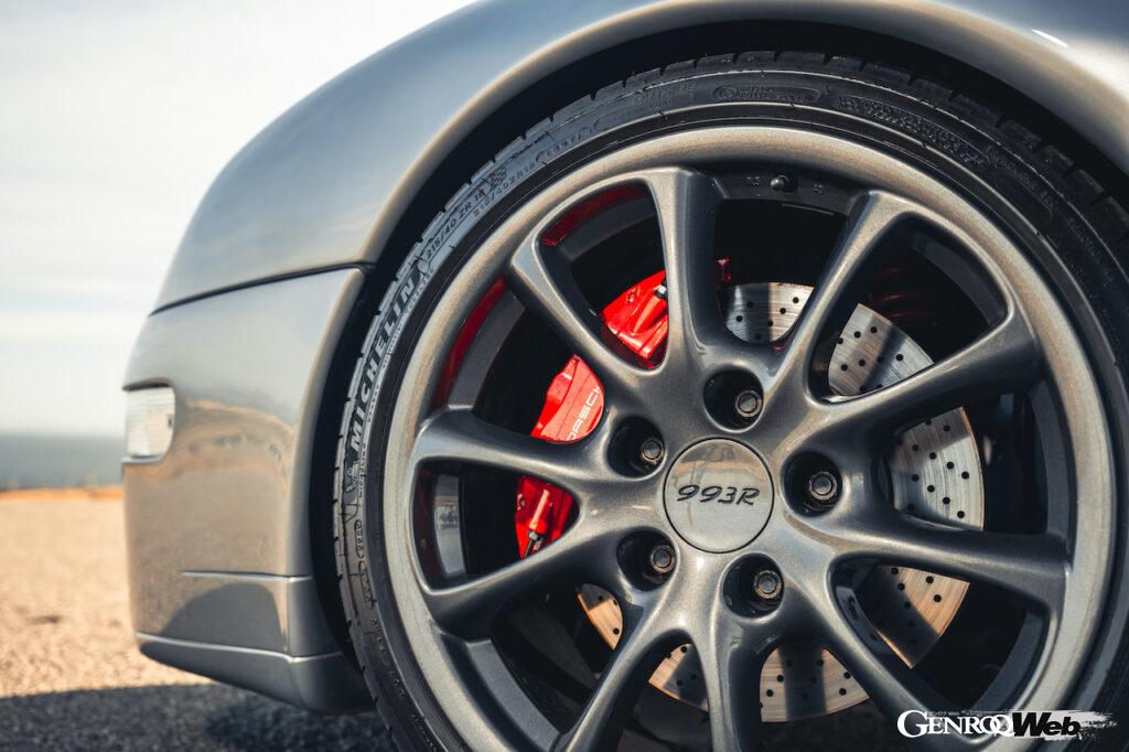 英国のポール・スティーブンス・オートアートが開発した「993R」の996 GT3 RS用18インチホイール。