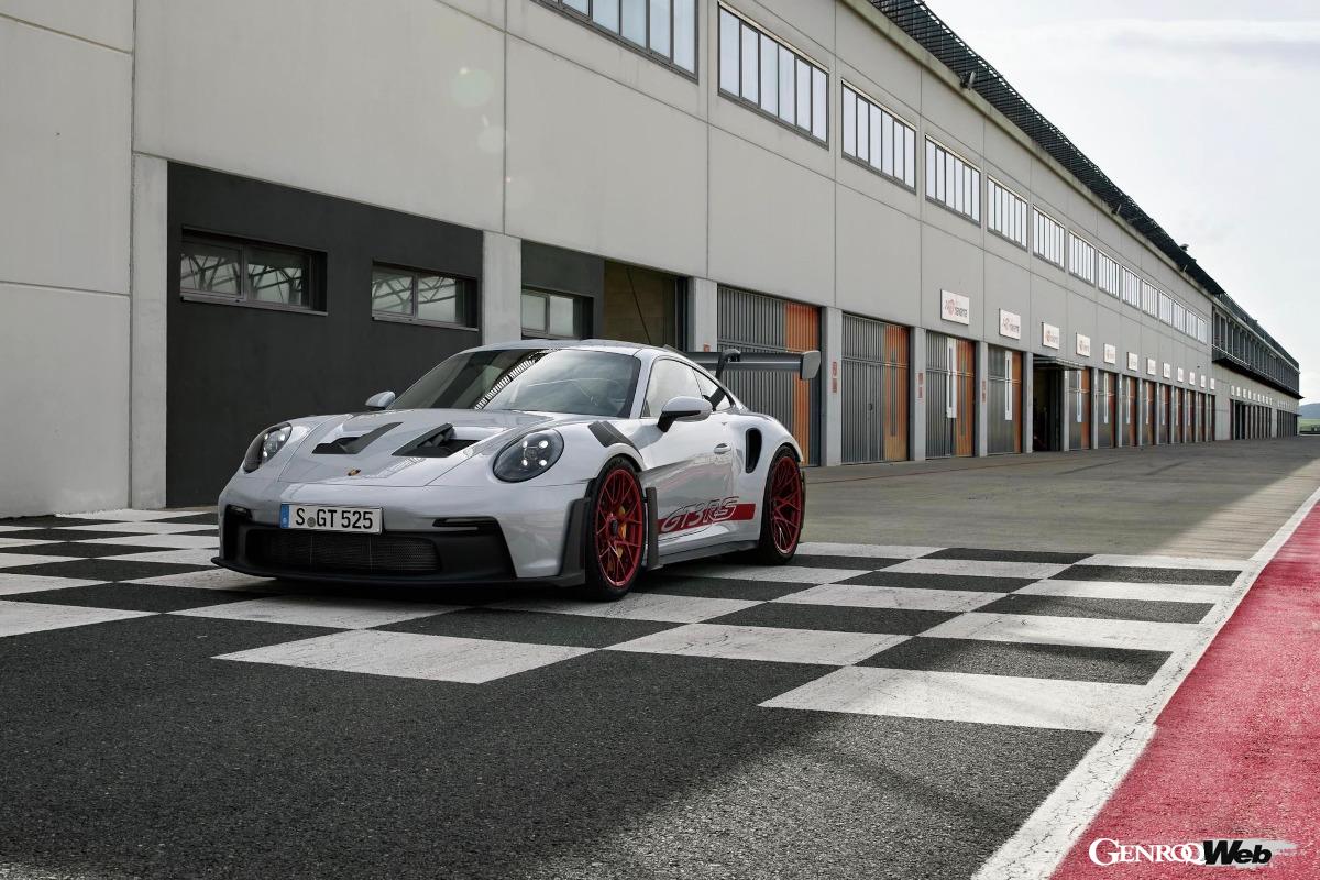 公道走行可能な最強の911として開発された「ポルシェ 911 GT3 RS」のエクステリア。