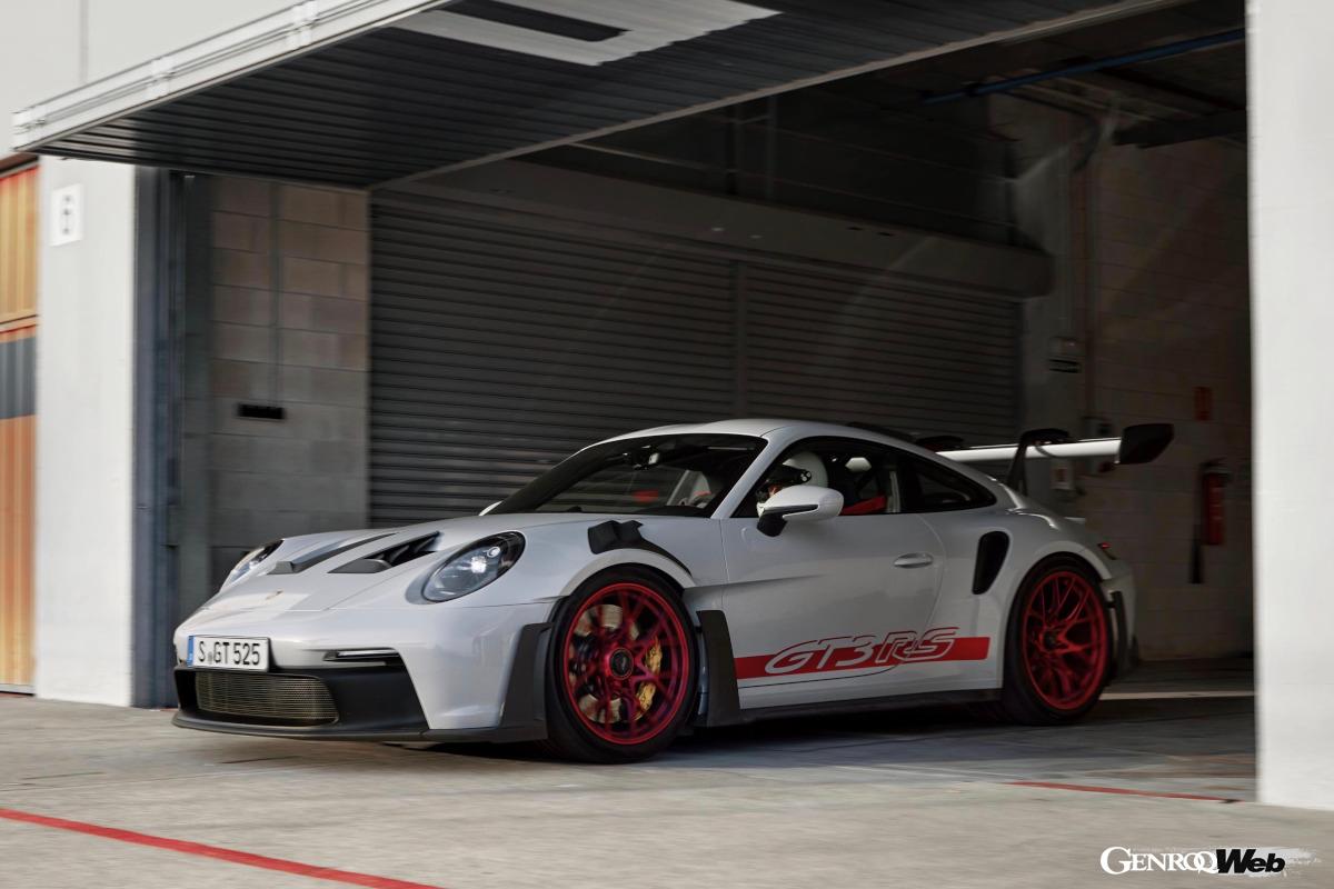 公道走行可能な最強の911として開発された「ポルシェ 911 GT3 RS」のエクステリア。