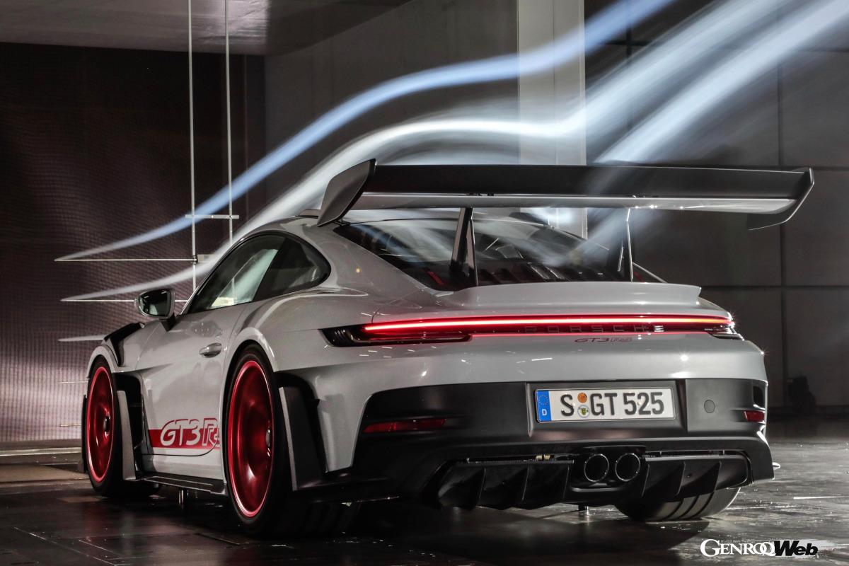 公道走行可能な最強の911として開発された「ポルシェ 911 GT3 RS」の空力デバイス。