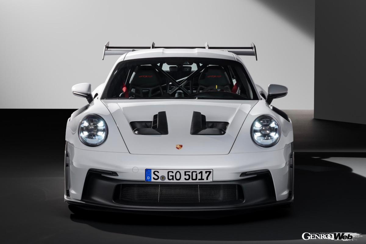 公道走行可能な最強の911として開発された「ポルシェ 911 GT3 RS」のエクステリア。