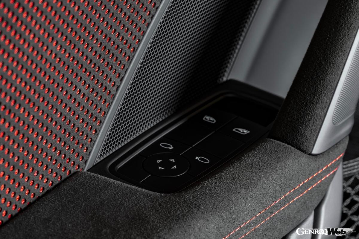 公道走行可能な最強の911として開発された「ポルシェ 911 GT3 RS」のインテリア。