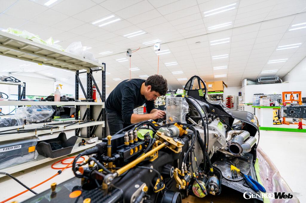 ニュージーランドの南島に設けられたロディン・カーズの製造施設。