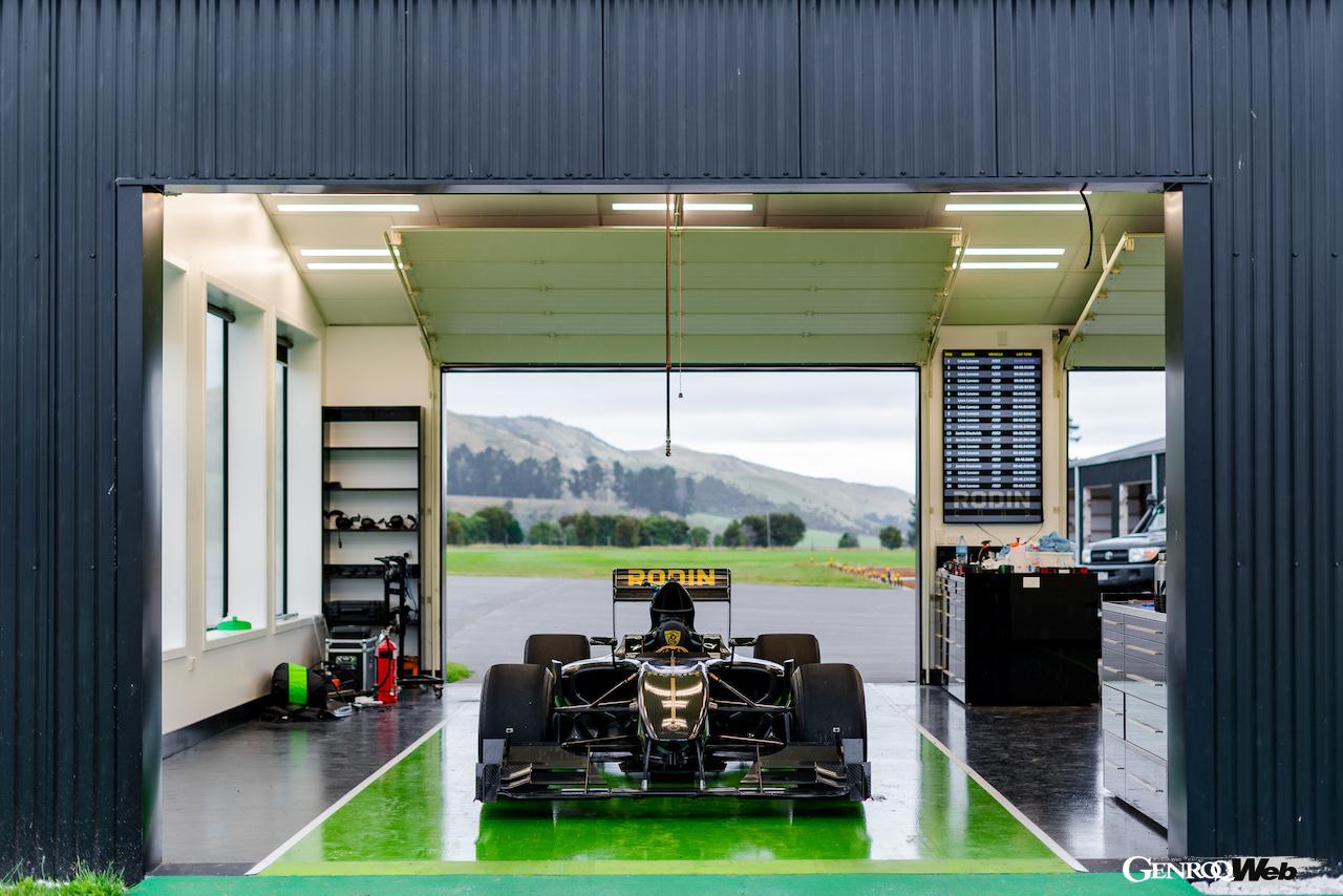 ニュージーランドの南島に設けられたロディン・カーズの製造施設。