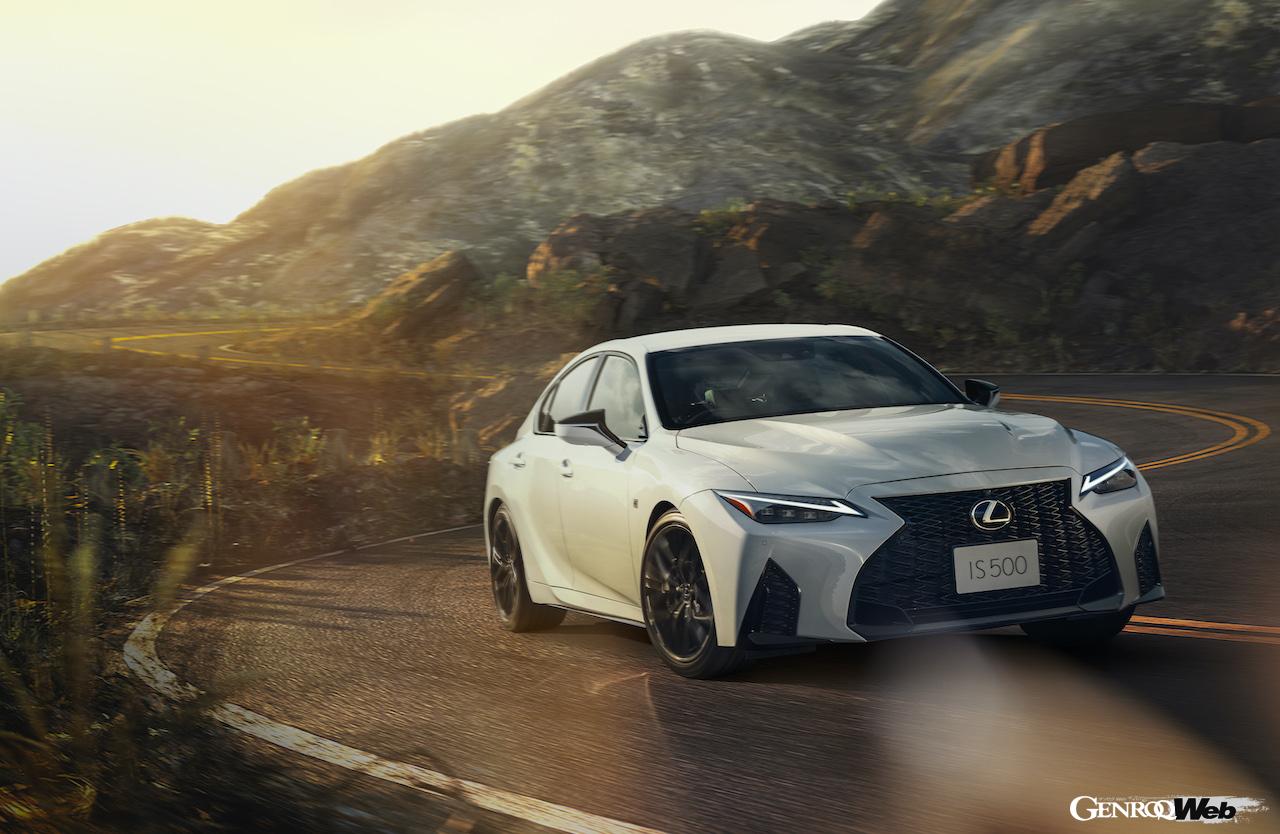 レクサス IS500 “F SPORT Performance First Edition”の走行シーン。