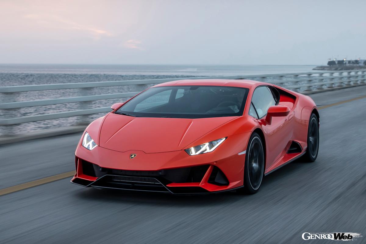 最高速度325km/hを誇るランボルギーニ ウラカンEVO。