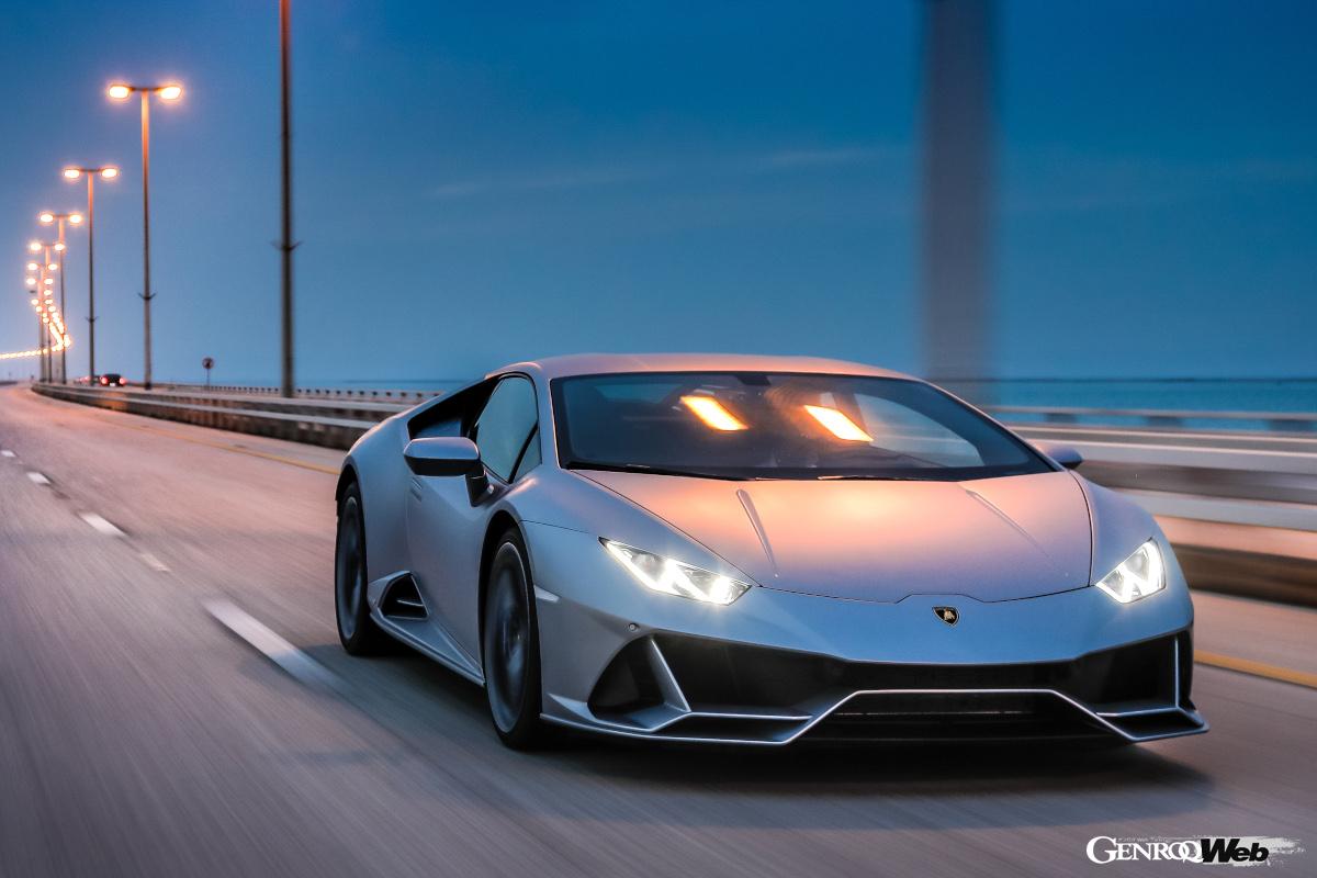 圧倒的性能を誇るランボルギーニ ウラカンEVO。性能も美しさもスーパーだ。