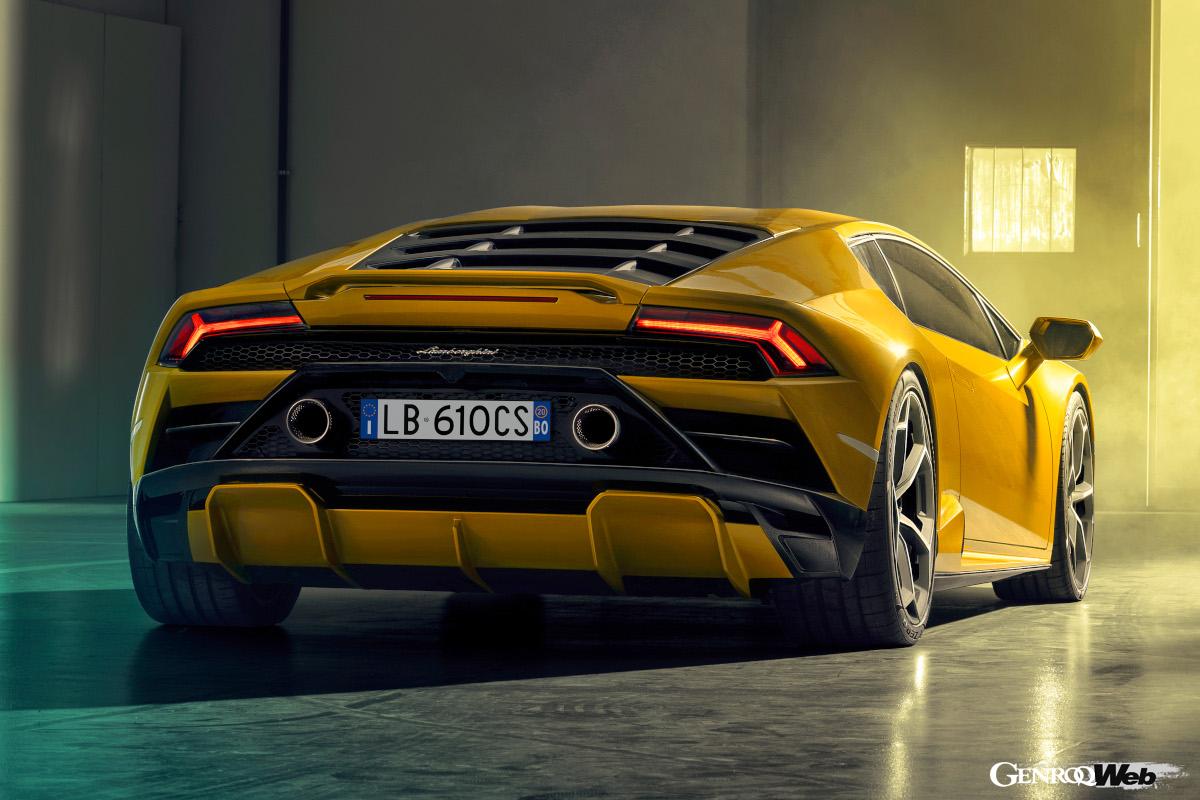 ランボルギーニ ウラカンEVO RWDは、AWDとはフロントバンパーやリヤディフューザーの形状が異なる。