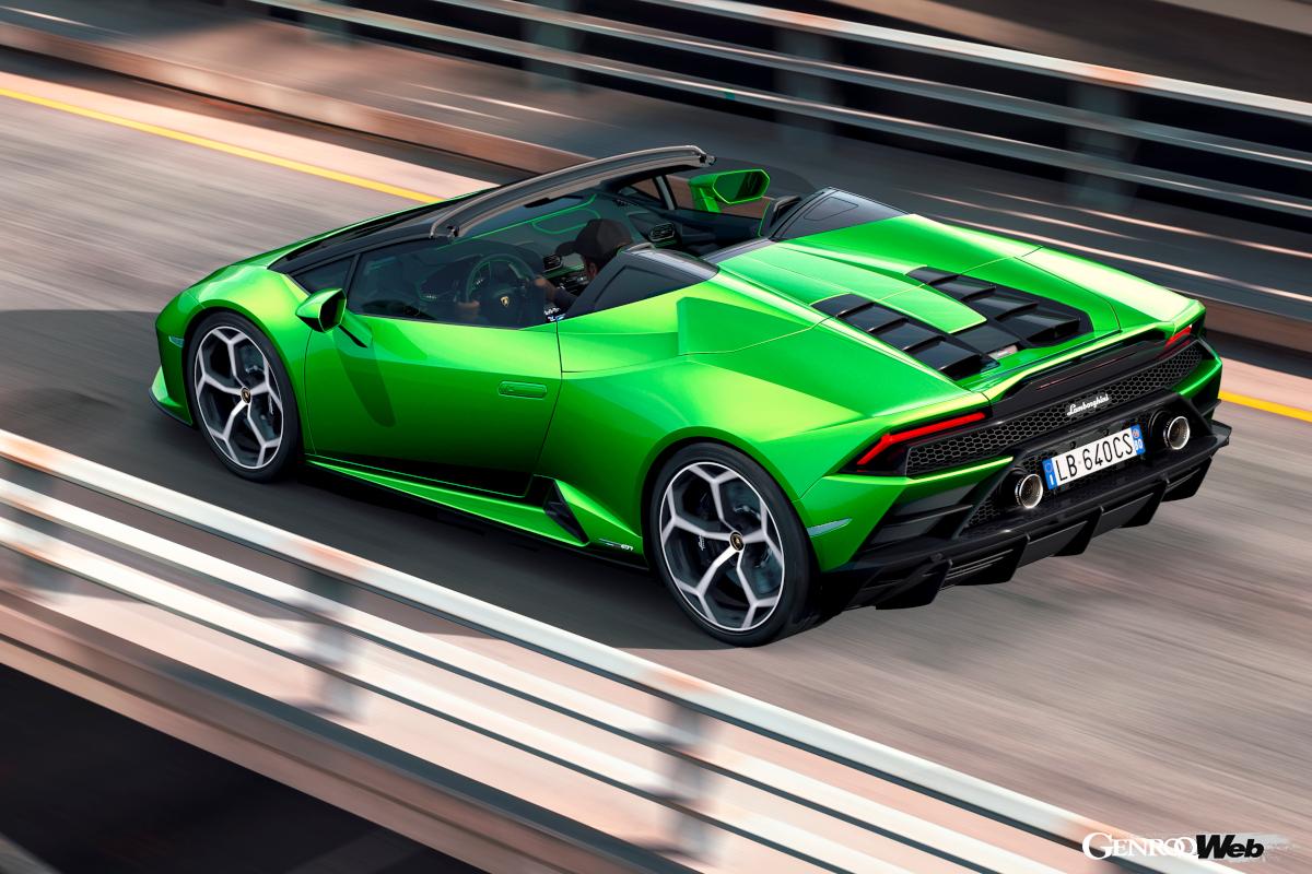 スーパースポーツカーの過激な性能とオープンエアの爽快感が混在するウラカン EVO スパイダー。