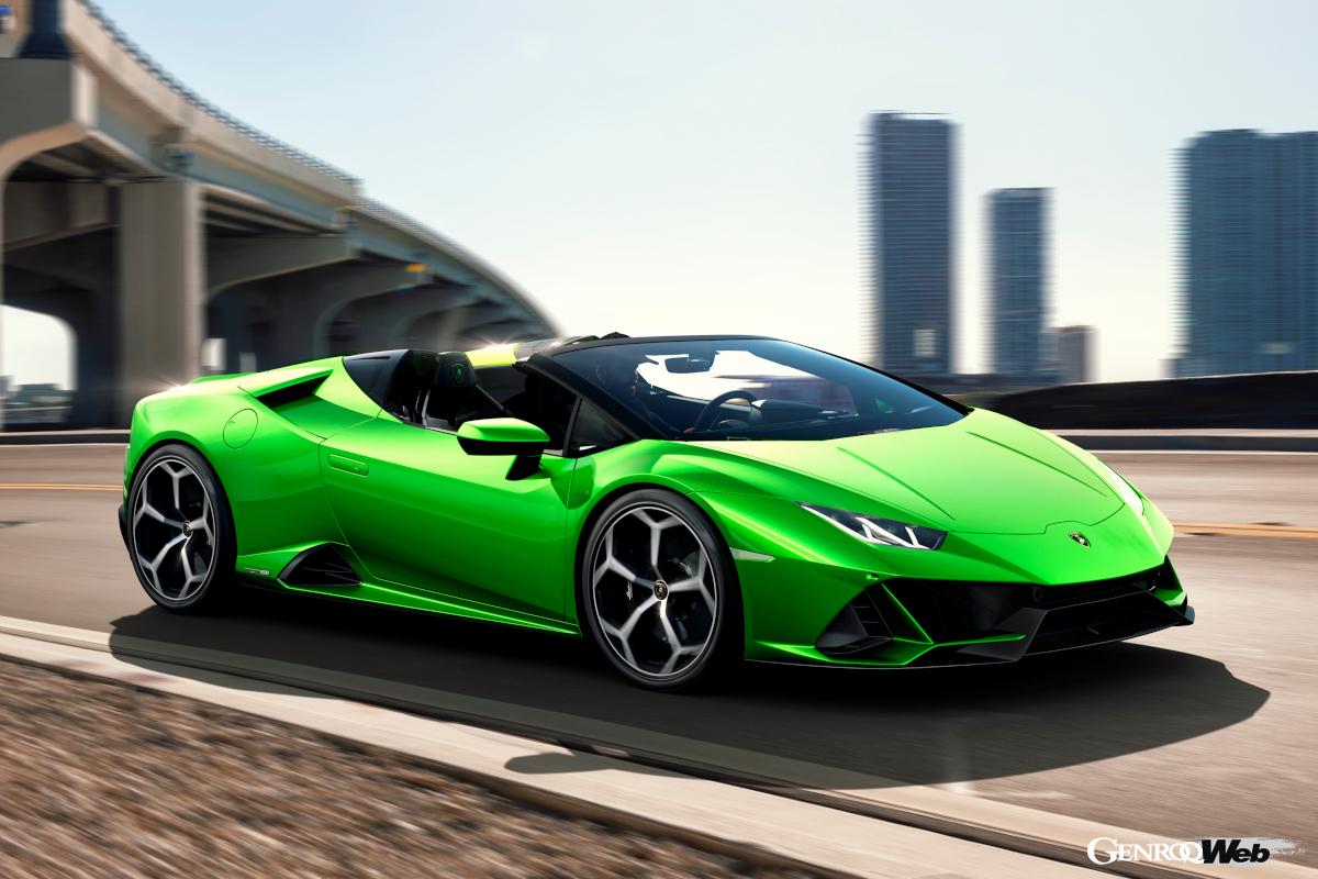 スーパースポーツカーの過激な性能とオープンエアの爽快感が混在するウラカン EVO スパイダー。