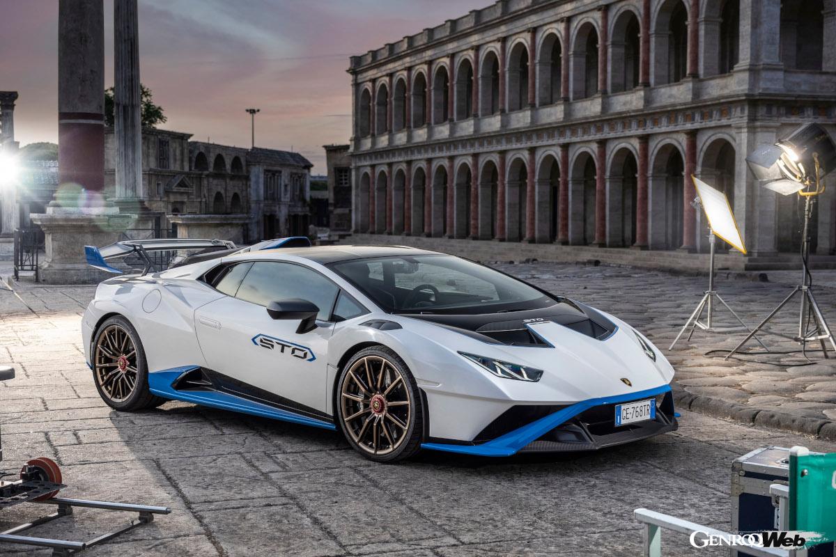 レーシングカーのスーパートロフェオからの技術フィードバックもあるウラカン STO。EVOと較べて約80kg軽量だ。