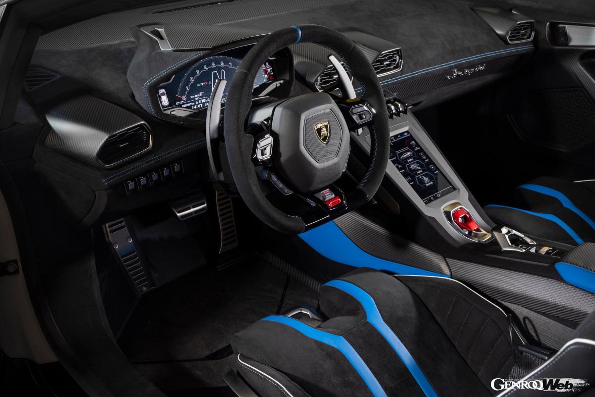 ウラカン STOはサーキット向けのレーシングシートかスポーツシートが選択可能だ。