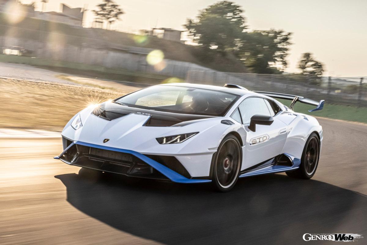 レーシングカーのスーパートロフェオからの技術フィードバックもあるウラカン STO。EVOと較べて約80kg軽量だ。