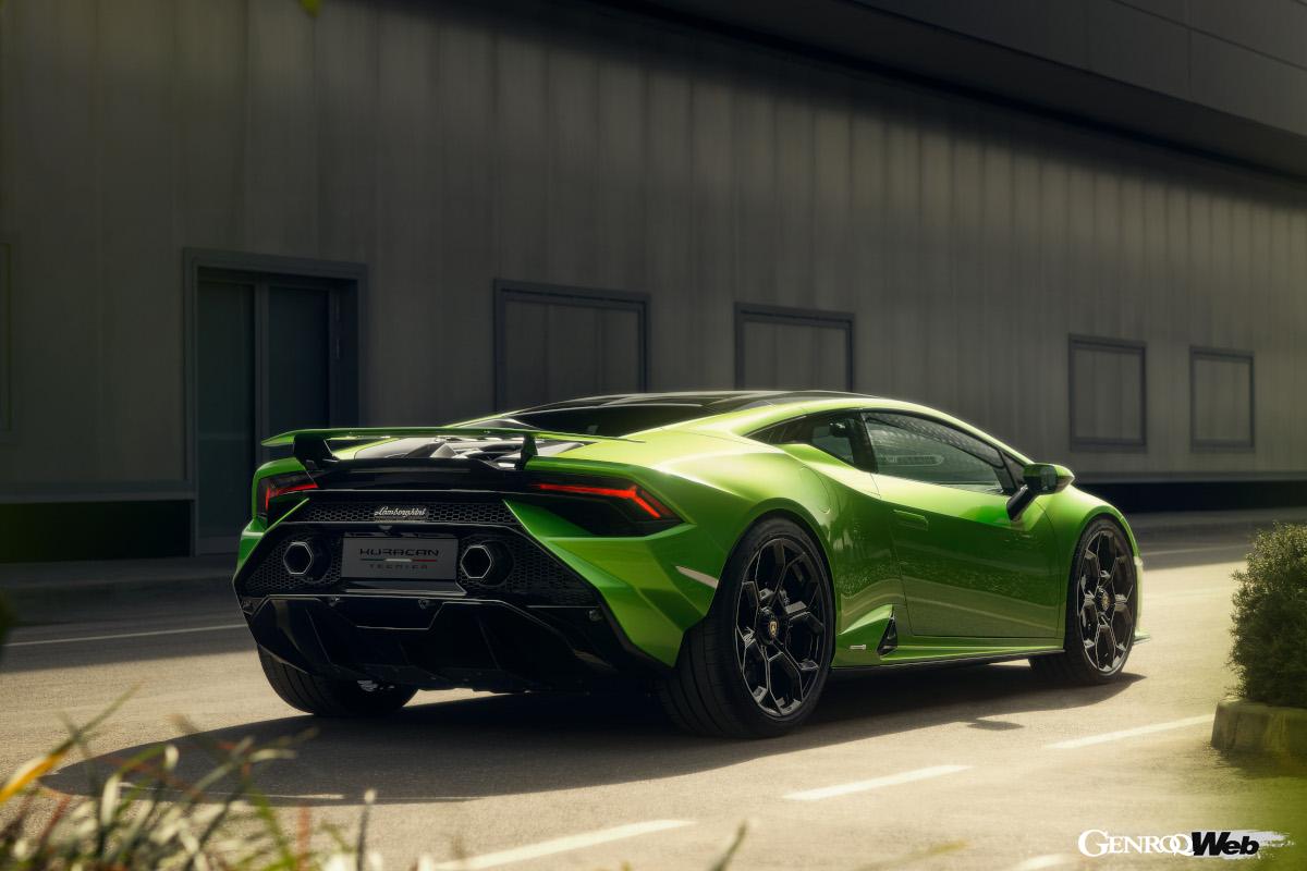 大型のリヤスポイラーが装着されたウラカン テクニカ。EVO RWDとSTOの中間を埋めるグレードとなる。