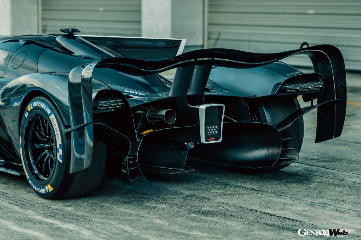 ヴァルキリー AMR プロのリヤ。大型のリヤディフューザーなどは、まるでF1やプロトタイプカーのようだ。