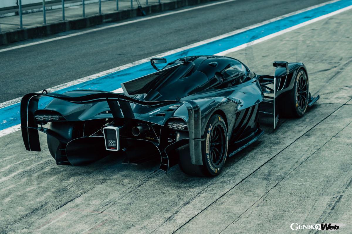 ヴァルキリー AMR プロのリヤ。大型のリヤディフューザーなどは、まるでF1やプロトタイプカーのようだ。