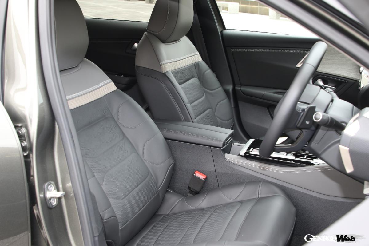 「アドバンスト コンフォート シート」と名付けられたシート。高密度フォームと厚みのある構造が姿勢を保持し、快適な移動をもたらすと謳う。