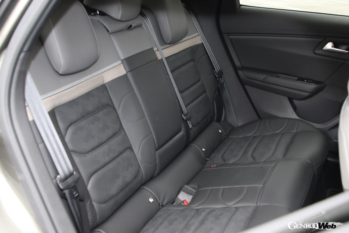 「アドバンスト コンフォート シート」と名付けられたシート。高密度フォームと厚みのある構造が姿勢を保持し、快適な移動をもたらすと謳う。