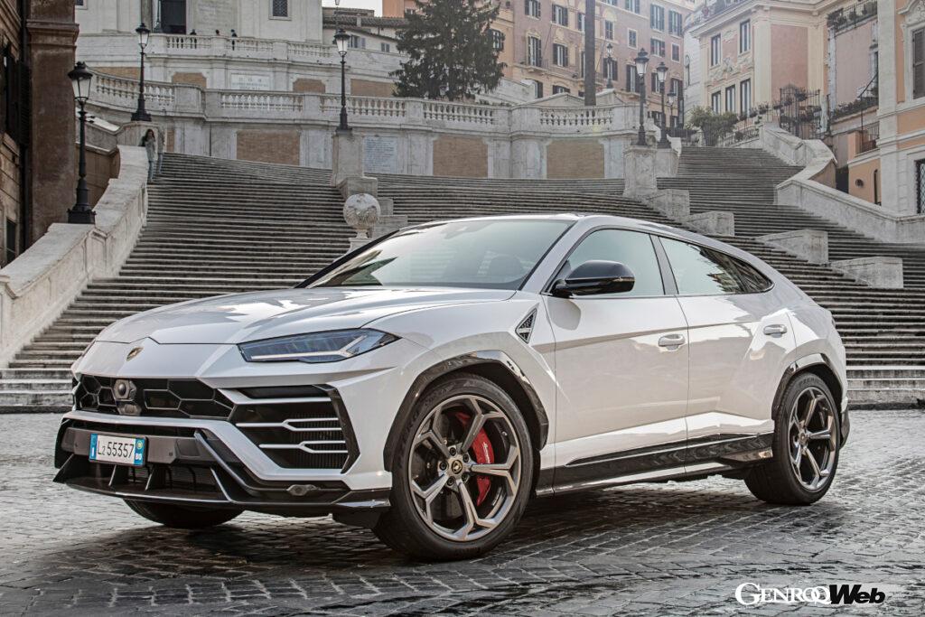 オンロードでも高い性能を発揮するウルス。