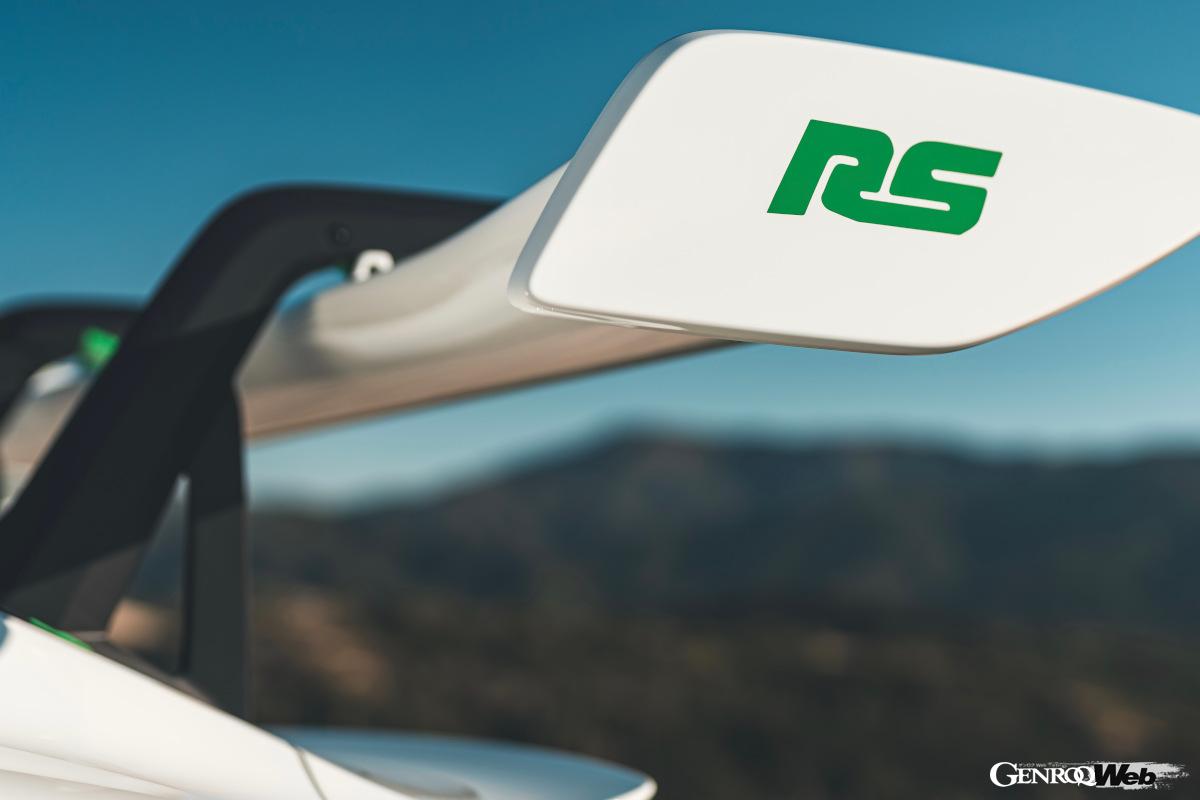 DRSの機能もある大型可変リヤウイングが新型911 GT3 RSの大きな特徴だ。