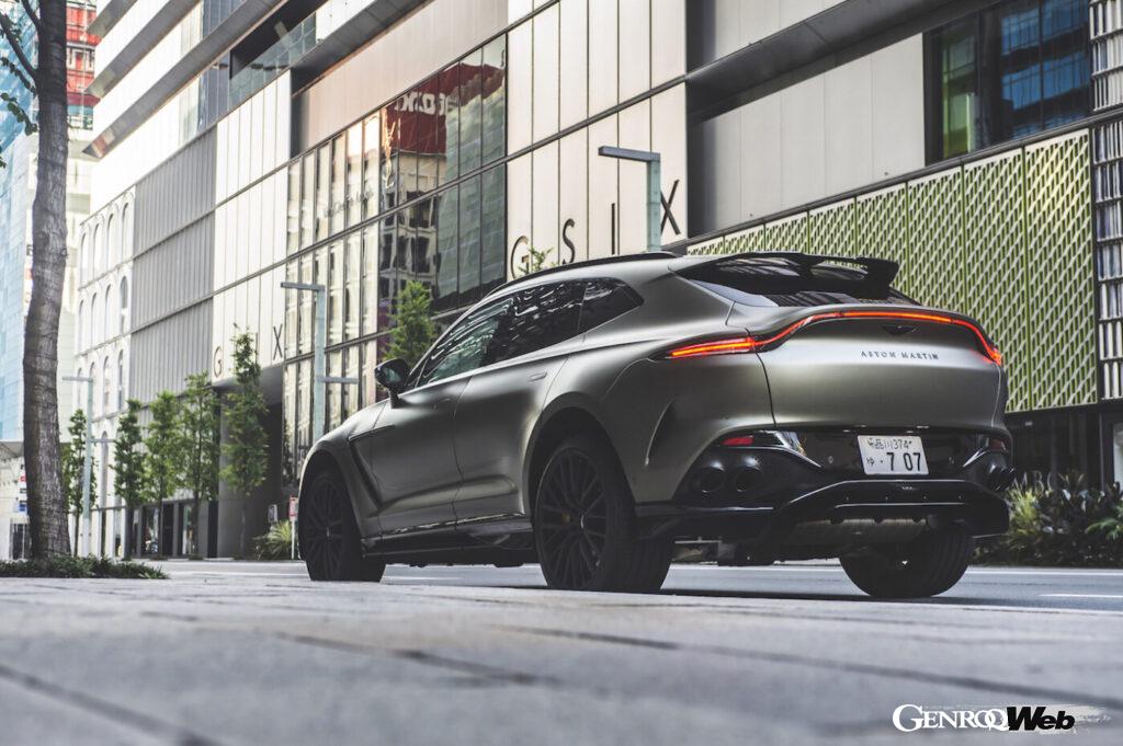 アストンマーティンDBX707のリヤスタイル。