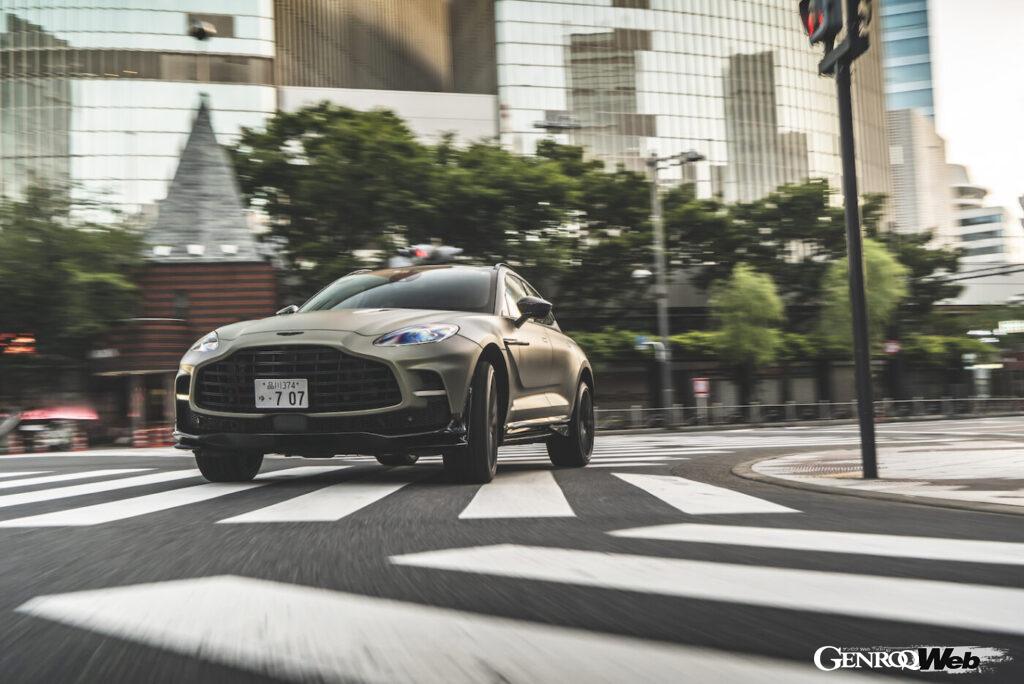 アストンマーティンDBX707の走り。