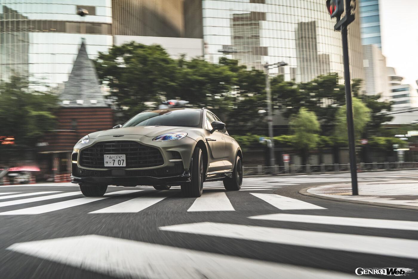 アストンマーティンDBX707の走り。